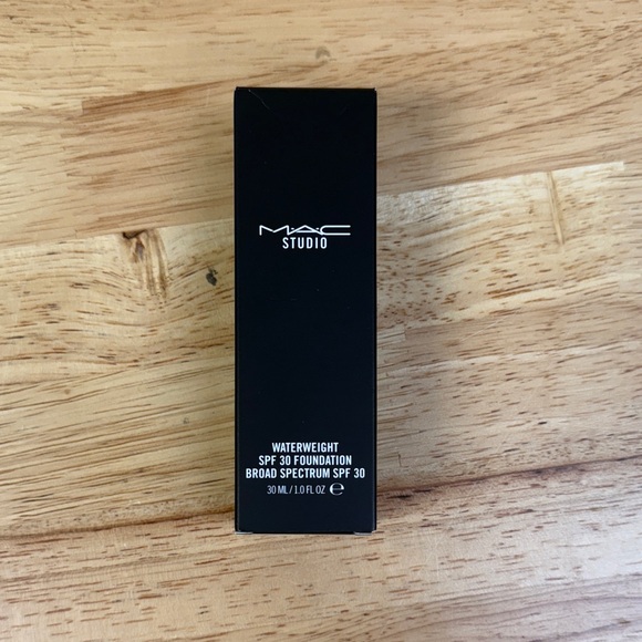 NEW IN BOX MAC Studio Waterweight SPF 30 Foundation NW15 - Picture 1 of 5